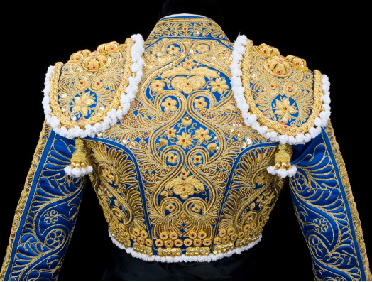 Vestido de torear azul rey y oro 2
